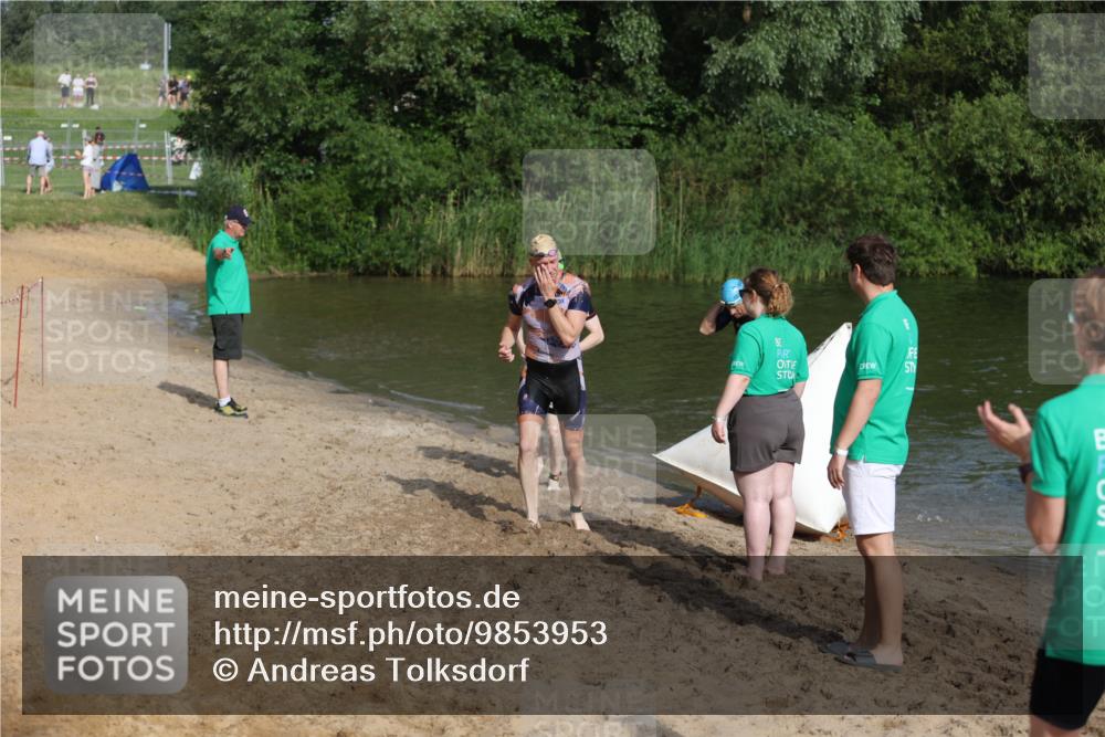 21.06.2026 - 29. Vierlanden-Triathlon Andreas Tolksdorf http://msf.ph/oto/9853953 21.06.2026 08:45:49 Schwimmen 89, 131, 147, 165 meine-sportfotos.de
