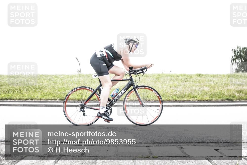 21.06.2026 - 29. Vierlanden-Triathlon H.Heesch http://msf.ph/oto/9853955 21.06.2026 10:29:04 Radfahren 247, 494, 499, 553, 558, 565, 601, 603 meine-sportfotos.de