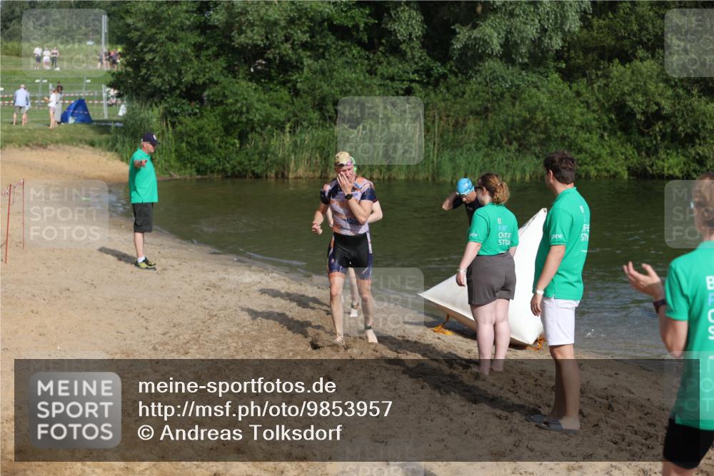 21.06.2026 - 29. Vierlanden-Triathlon Andreas Tolksdorf http://msf.ph/oto/9853957 21.06.2026 08:45:49 Schwimmen 89, 131, 147, 165 meine-sportfotos.de
