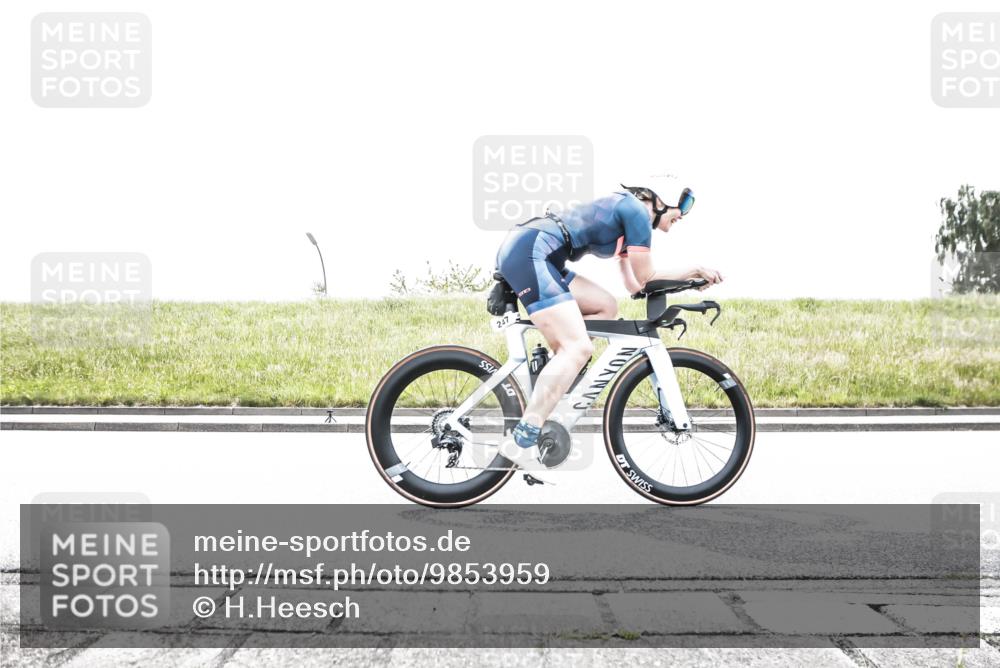 21.06.2026 - 29. Vierlanden-Triathlon H.Heesch http://msf.ph/oto/9853959 21.06.2026 10:29:10 Radfahren 16, 244, 247, 494, 565, 603 meine-sportfotos.de