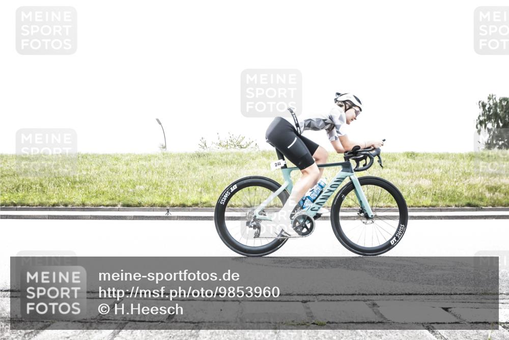 21.06.2026 - 29. Vierlanden-Triathlon H.Heesch http://msf.ph/oto/9853960 21.06.2026 10:29:12 Radfahren 16, 244, 247, 494, 603 meine-sportfotos.de