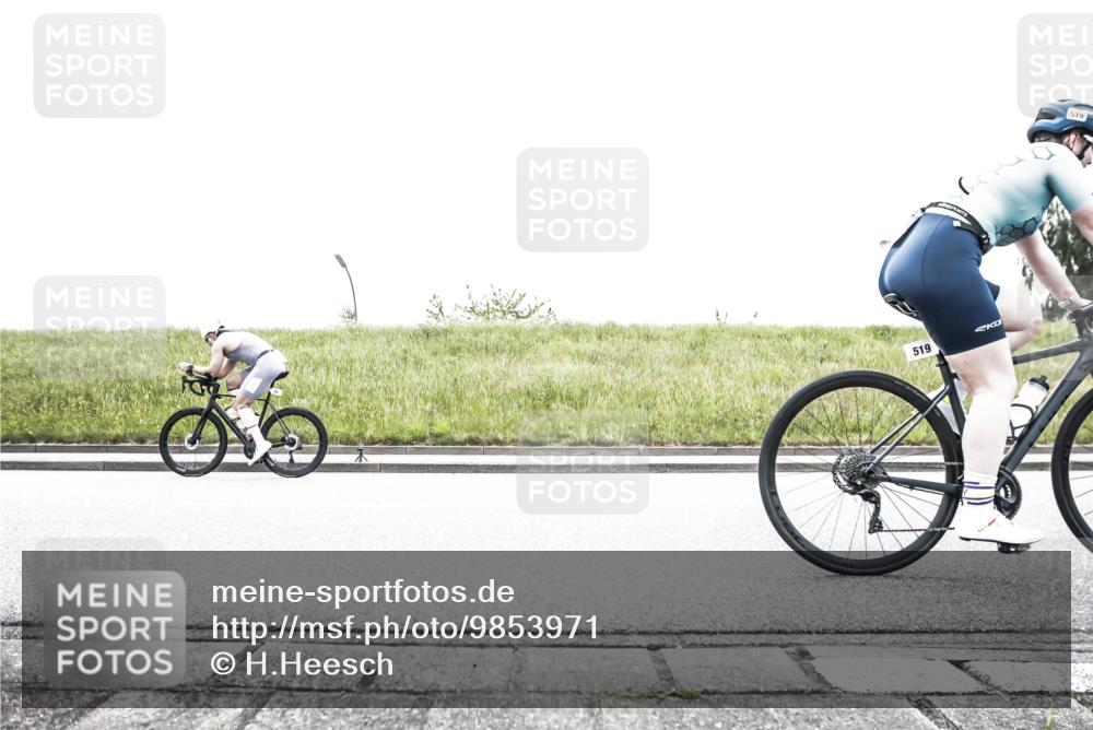 21.06.2026 - 29. Vierlanden-Triathlon H.Heesch http://msf.ph/oto/9853971 21.06.2026 10:29:30 Radfahren 15, 35, 176, 516, 519, 533, 581 meine-sportfotos.de