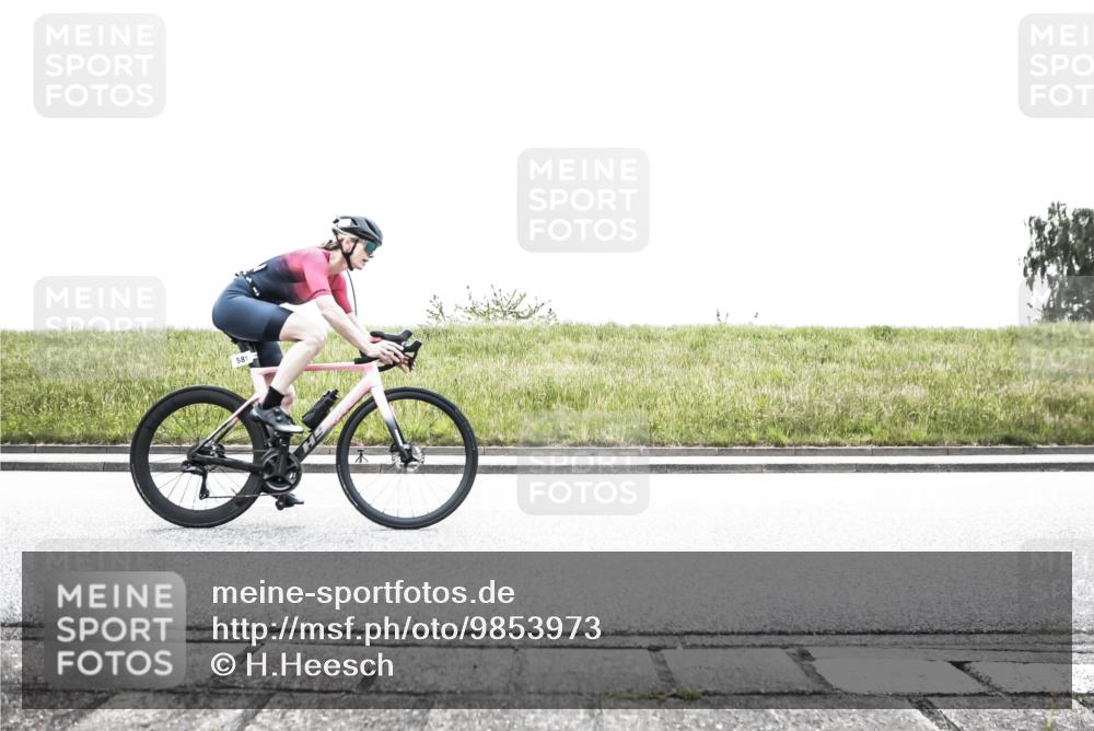 21.06.2026 - 29. Vierlanden-Triathlon H.Heesch http://msf.ph/oto/9853973 21.06.2026 10:29:31 Radfahren 15, 35, 516, 519, 533, 581 meine-sportfotos.de