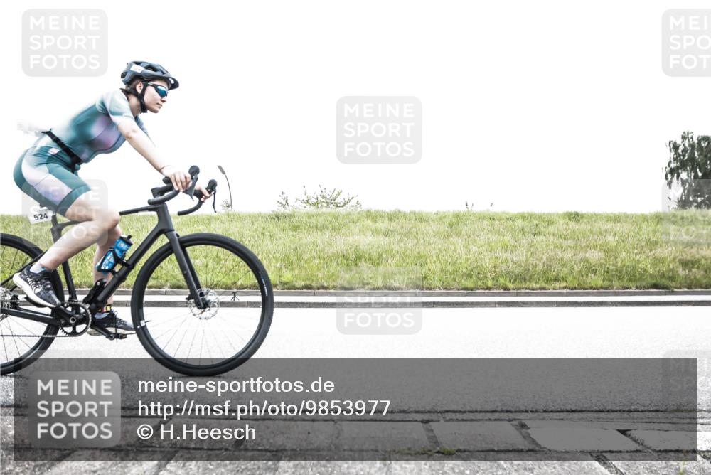 21.06.2026 - 29. Vierlanden-Triathlon H.Heesch http://msf.ph/oto/9853977 21.06.2026 10:29:39 Radfahren 14, 516, 524, 605 meine-sportfotos.de