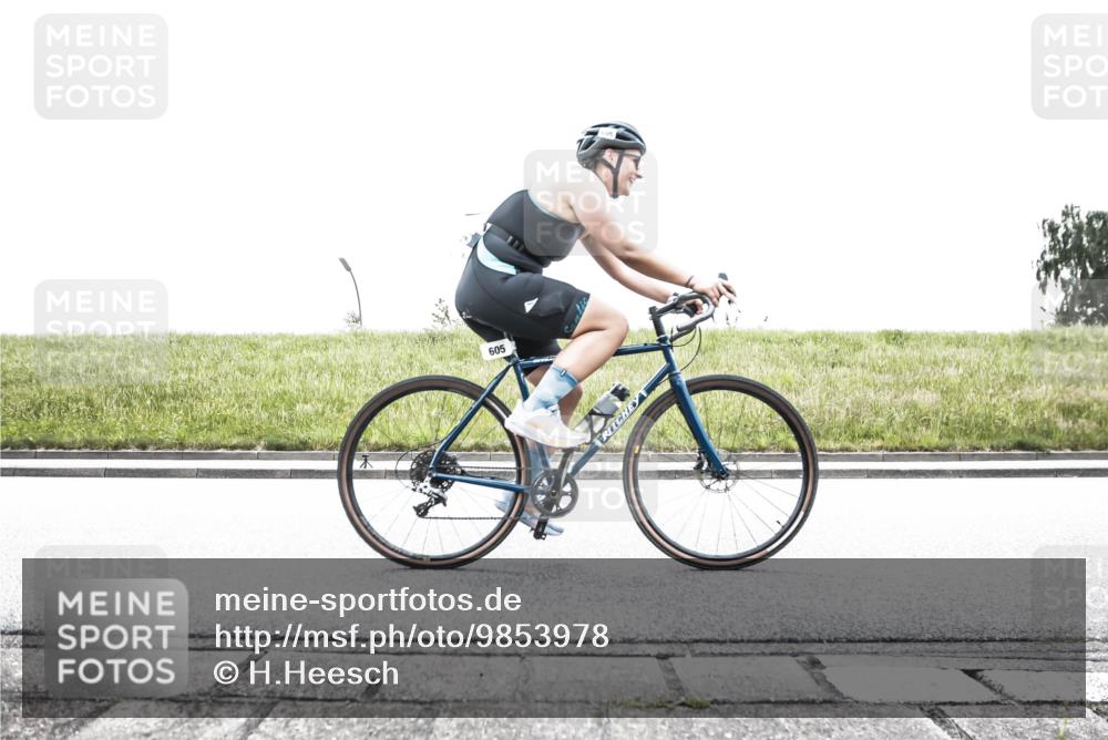 21.06.2026 - 29. Vierlanden-Triathlon H.Heesch http://msf.ph/oto/9853978 21.06.2026 10:29:40 Radfahren 14, 516, 524, 557, 605 meine-sportfotos.de