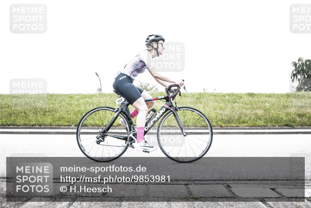 21.06.2026 - 29. Vierlanden-Triathlon H.Heesch http://msf.ph/oto/9853981 21.06.2026 10:29:46 Radfahren 14, 518, 557, 571, 605 meine-sportfotos.de