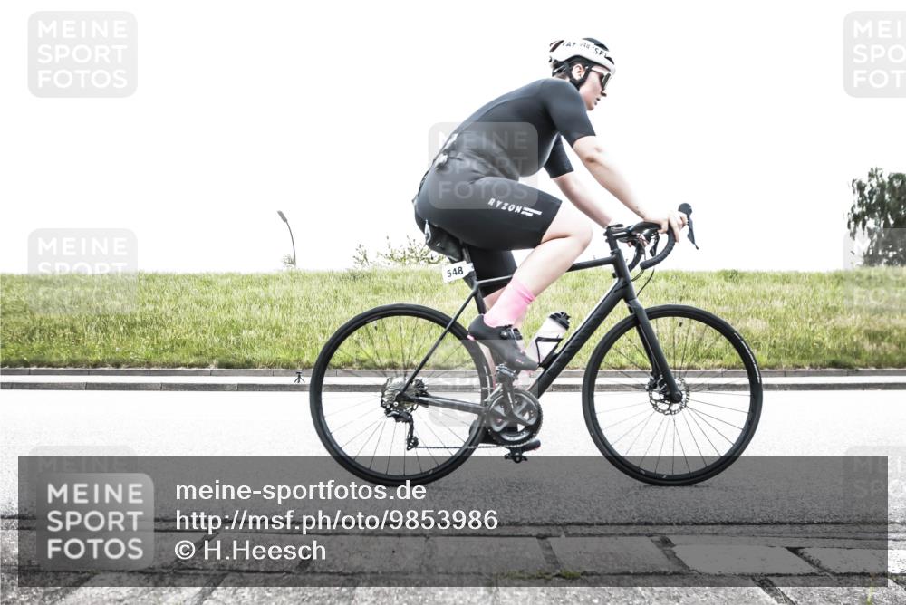 21.06.2026 - 29. Vierlanden-Triathlon H.Heesch http://msf.ph/oto/9853986 21.06.2026 10:29:55 Radfahren 22, 56, 113, 492, 502, 518, 548, 571 meine-sportfotos.de