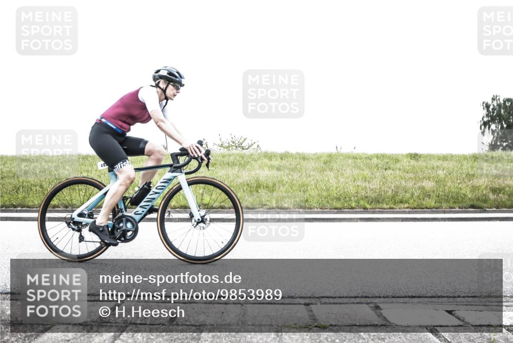 21.06.2026 - 29. Vierlanden-Triathlon H.Heesch http://msf.ph/oto/9853989 21.06.2026 10:29:59 Radfahren 2, 22, 56, 72, 113, 304, 492, 502, 548 meine-sportfotos.de