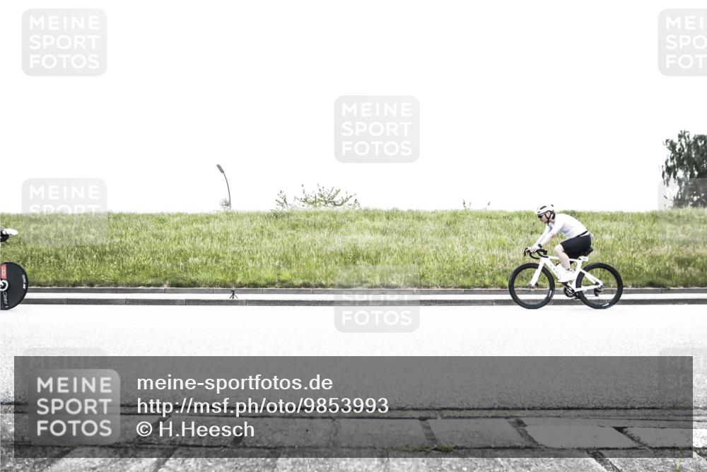 21.06.2026 - 29. Vierlanden-Triathlon H.Heesch http://msf.ph/oto/9853993 21.06.2026 10:30:08 Radfahren 2, 72, 274, 284, 300, 304, 497, 572 meine-sportfotos.de