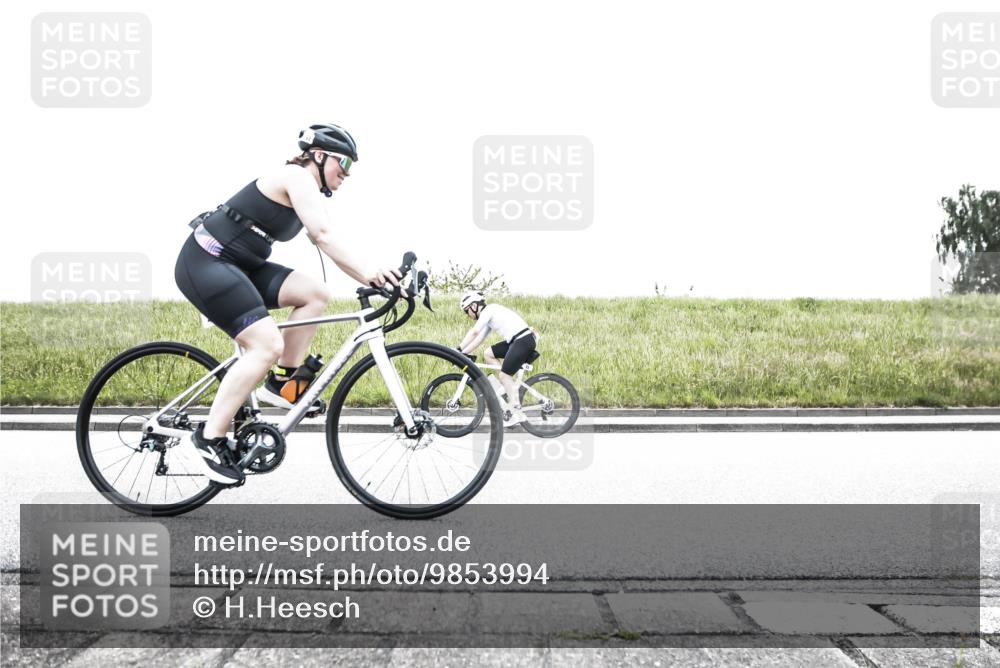 21.06.2026 - 29. Vierlanden-Triathlon H.Heesch http://msf.ph/oto/9853994 21.06.2026 10:30:09 Radfahren 2, 72, 274, 284, 300, 304, 497, 572 meine-sportfotos.de