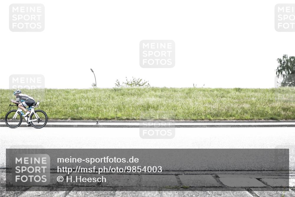 21.06.2026 - 29. Vierlanden-Triathlon H.Heesch http://msf.ph/oto/9854003 21.06.2026 10:30:20 Radfahren 300, 522, 527, 539, 546, 568, 570 meine-sportfotos.de