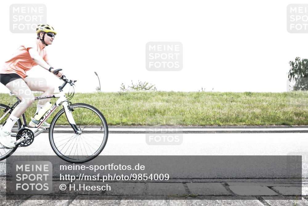 21.06.2026 - 29. Vierlanden-Triathlon H.Heesch http://msf.ph/oto/9854009 21.06.2026 10:30:33 Radfahren 307, 355, 365, 556, 579 meine-sportfotos.de