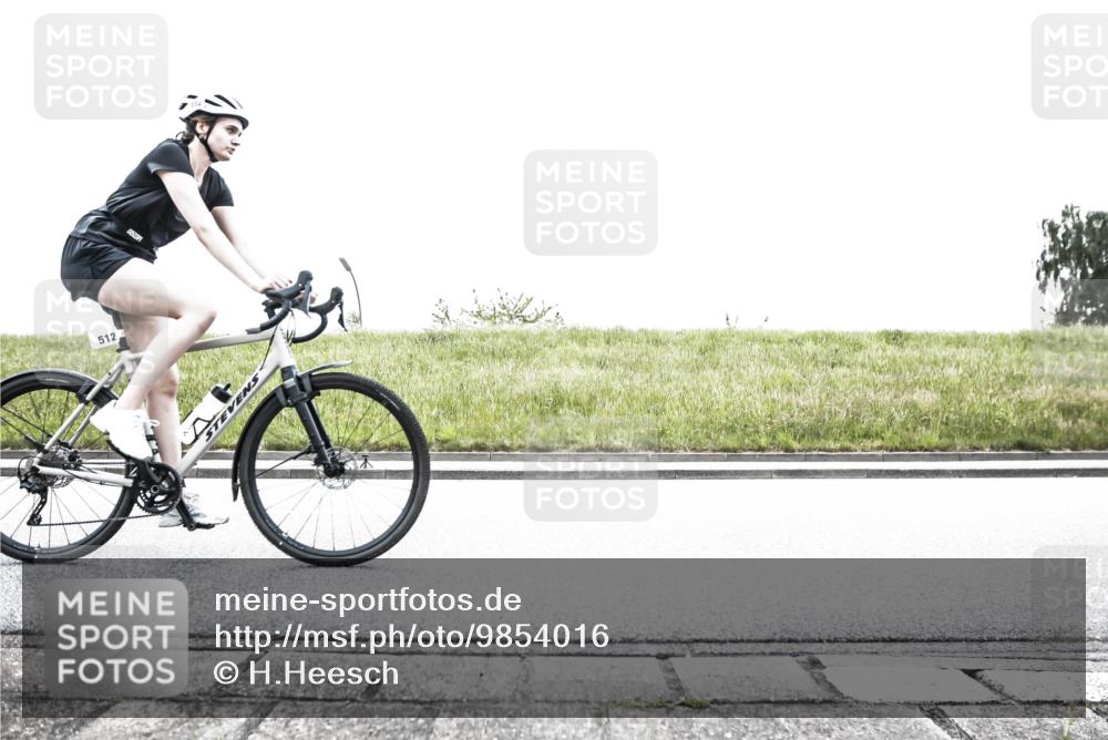 21.06.2026 - 29. Vierlanden-Triathlon H.Heesch http://msf.ph/oto/9854016 21.06.2026 10:30:45 Radfahren 158, 174, 192, 314, 366, 512, 534, 559, 586 meine-sportfotos.de
