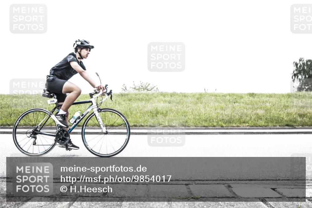 21.06.2026 - 29. Vierlanden-Triathlon H.Heesch http://msf.ph/oto/9854017 21.06.2026 10:30:46 Radfahren 158, 174, 192, 294, 314, 366, 512, 534, 559, 586 meine-sportfotos.de