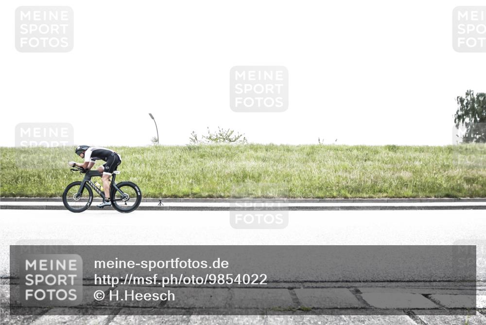 21.06.2026 - 29. Vierlanden-Triathlon H.Heesch http://msf.ph/oto/9854022 21.06.2026 10:30:55 Radfahren 142, 174, 175, 294, 314, 360, 523, 534, 559, 580, 586 meine-sportfotos.de