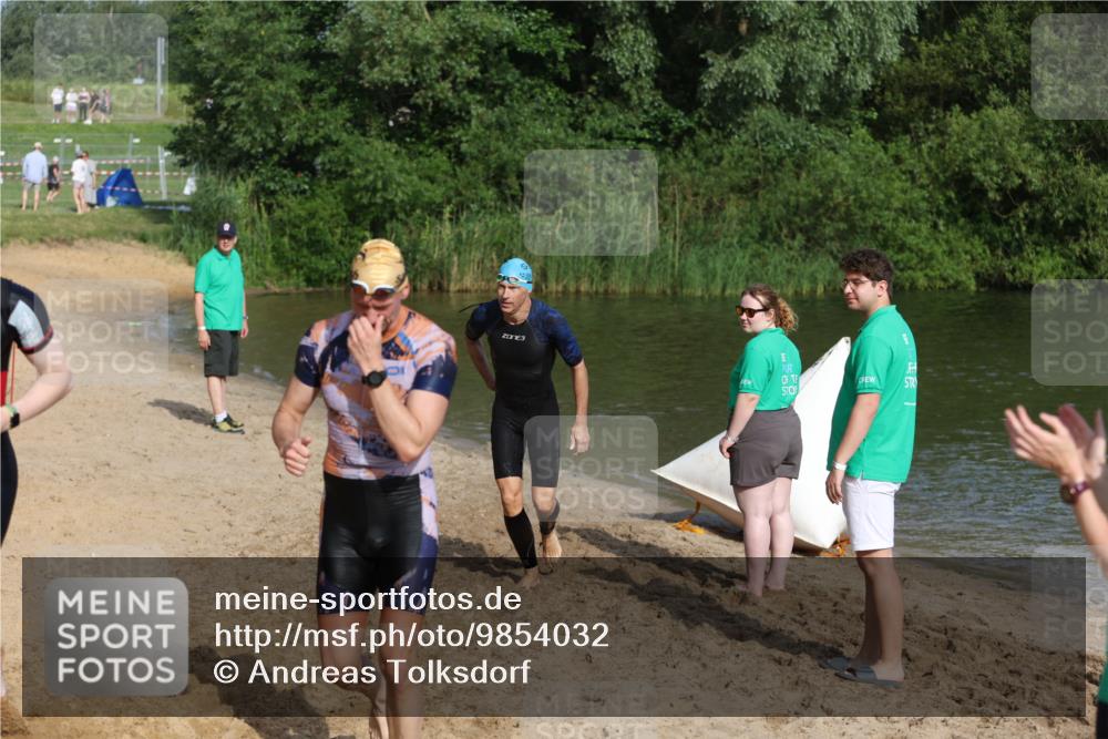 21.06.2026 - 29. Vierlanden-Triathlon Andreas Tolksdorf http://msf.ph/oto/9854032 21.06.2026 08:45:53 Schwimmen 84, 89, 131, 147 meine-sportfotos.de