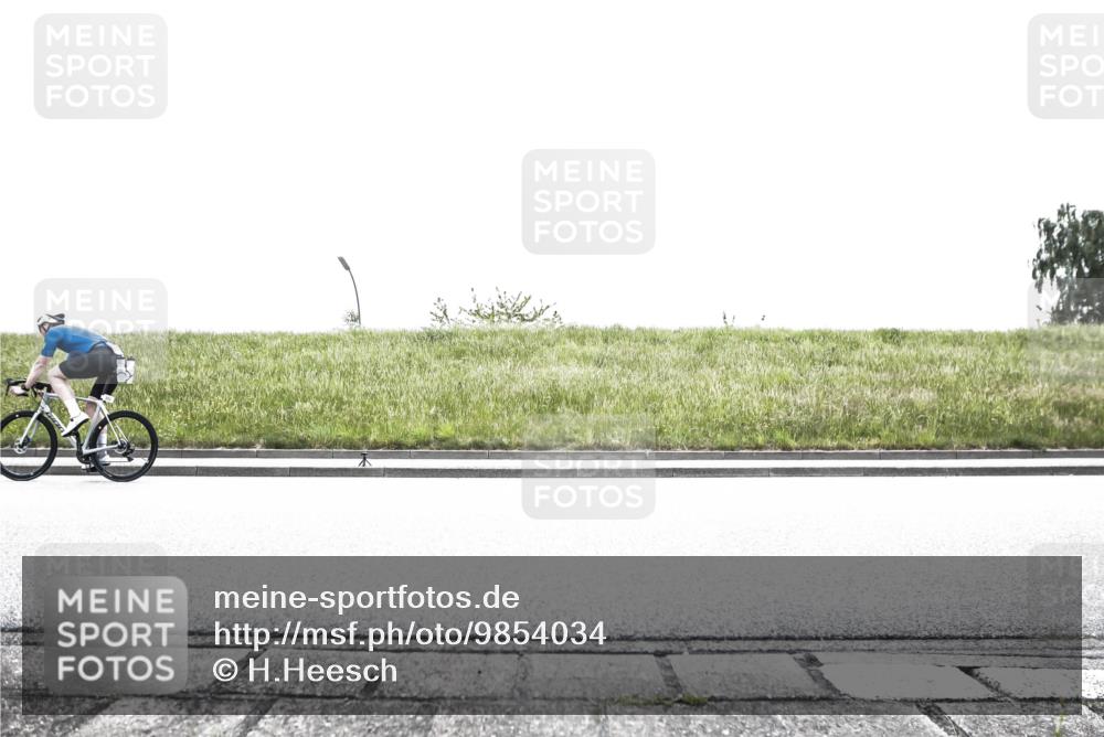 21.06.2026 - 29. Vierlanden-Triathlon H.Heesch http://msf.ph/oto/9854034 21.06.2026 10:31:18 Radfahren 229, 265, 280, 352, 498, 612 meine-sportfotos.de