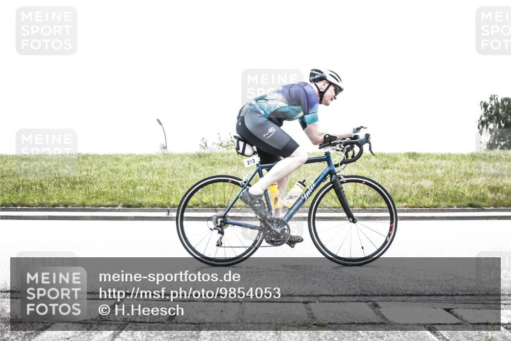21.06.2026 - 29. Vierlanden-Triathlon H.Heesch http://msf.ph/oto/9854053 21.06.2026 10:31:59 Radfahren 52, 62, 137, 138, 213, 332, 441 meine-sportfotos.de