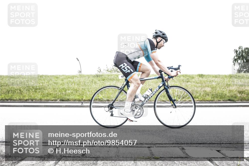 21.06.2026 - 29. Vierlanden-Triathlon H.Heesch http://msf.ph/oto/9854057 21.06.2026 10:32:01 Radfahren 52, 62, 137, 138, 213, 332, 441, 617 meine-sportfotos.de