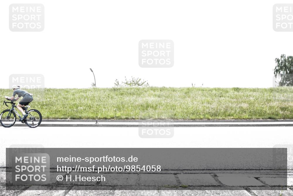 21.06.2026 - 29. Vierlanden-Triathlon H.Heesch http://msf.ph/oto/9854058 21.06.2026 10:32:03 Radfahren 52, 57, 62, 137, 138, 213, 332, 617 meine-sportfotos.de