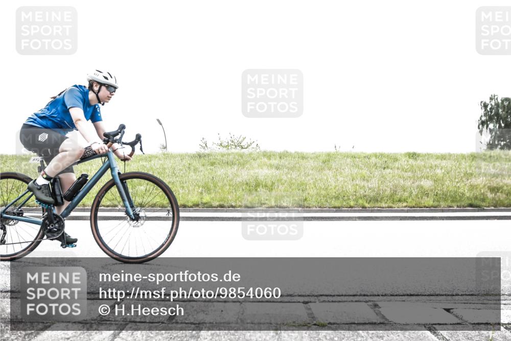 21.06.2026 - 29. Vierlanden-Triathlon H.Heesch http://msf.ph/oto/9854060 21.06.2026 10:32:05 Radfahren 19, 52, 57, 62, 137, 138, 213, 617 meine-sportfotos.de
