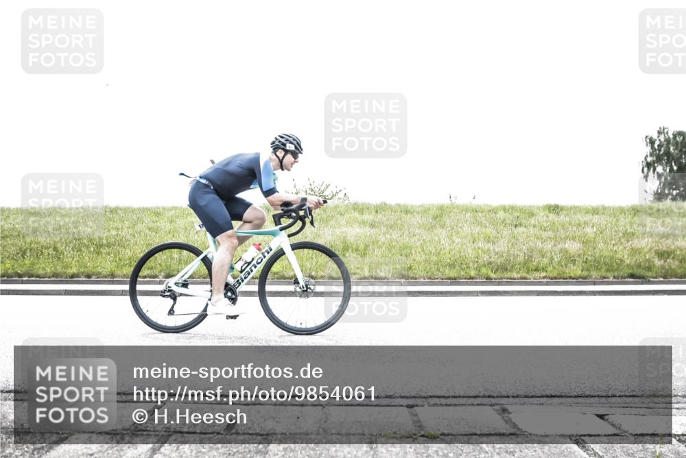 21.06.2026 - 29. Vierlanden-Triathlon H.Heesch http://msf.ph/oto/9854061 21.06.2026 10:32:09 Radfahren 19, 57, 138, 196, 617 meine-sportfotos.de