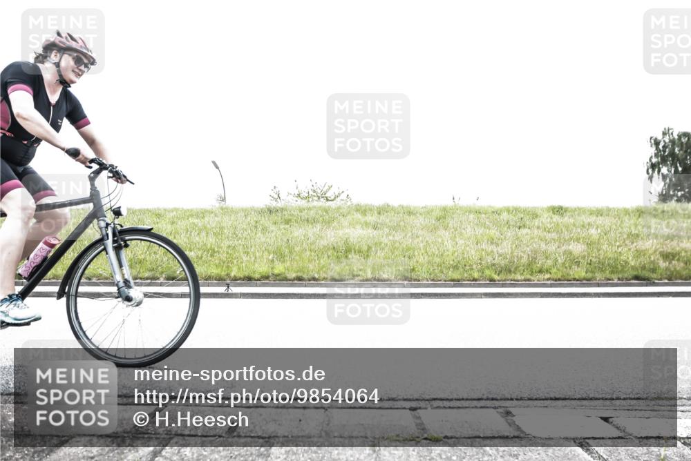 21.06.2026 - 29. Vierlanden-Triathlon H.Heesch http://msf.ph/oto/9854064 21.06.2026 10:32:17 Radfahren 84, 196, 199, 312, 594 meine-sportfotos.de