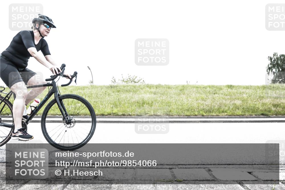 21.06.2026 - 29. Vierlanden-Triathlon H.Heesch http://msf.ph/oto/9854066 21.06.2026 10:32:24 Radfahren 13, 54, 84, 165, 169, 199, 312, 594, 595 meine-sportfotos.de