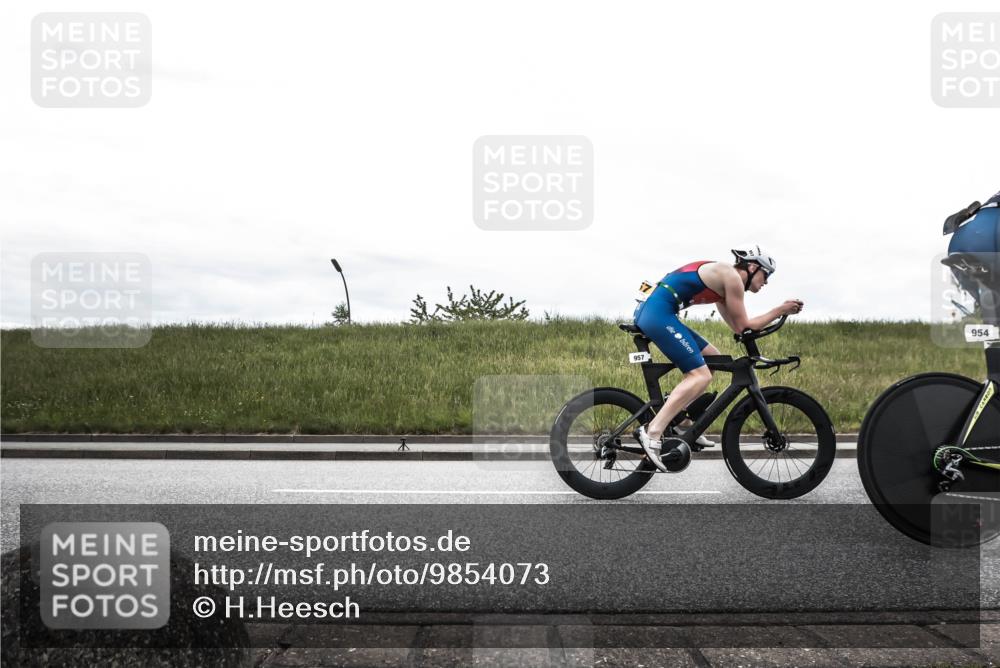 21.06.2026 - 29. Vierlanden-Triathlon H.Heesch http://msf.ph/oto/9854073 21.06.2026 12:06:10 Radfahren 248, 264, 706, 752, 829, 913, 919, 941, 954, 956, 957, 963, 965, 966, 972, 975 meine-sportfotos.de