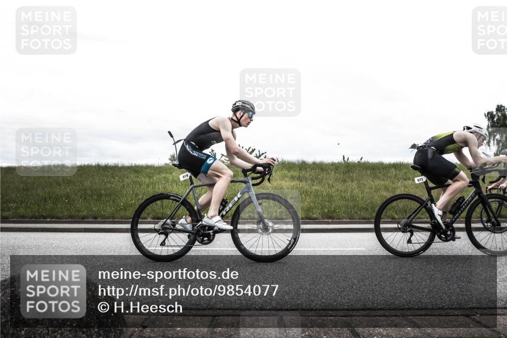 21.06.2026 - 29. Vierlanden-Triathlon H.Heesch http://msf.ph/oto/9854077 21.06.2026 12:06:11 Radfahren 248, 264, 706, 752, 829, 913, 919, 941, 954, 956, 957, 963, 965, 966, 972, 975 meine-sportfotos.de