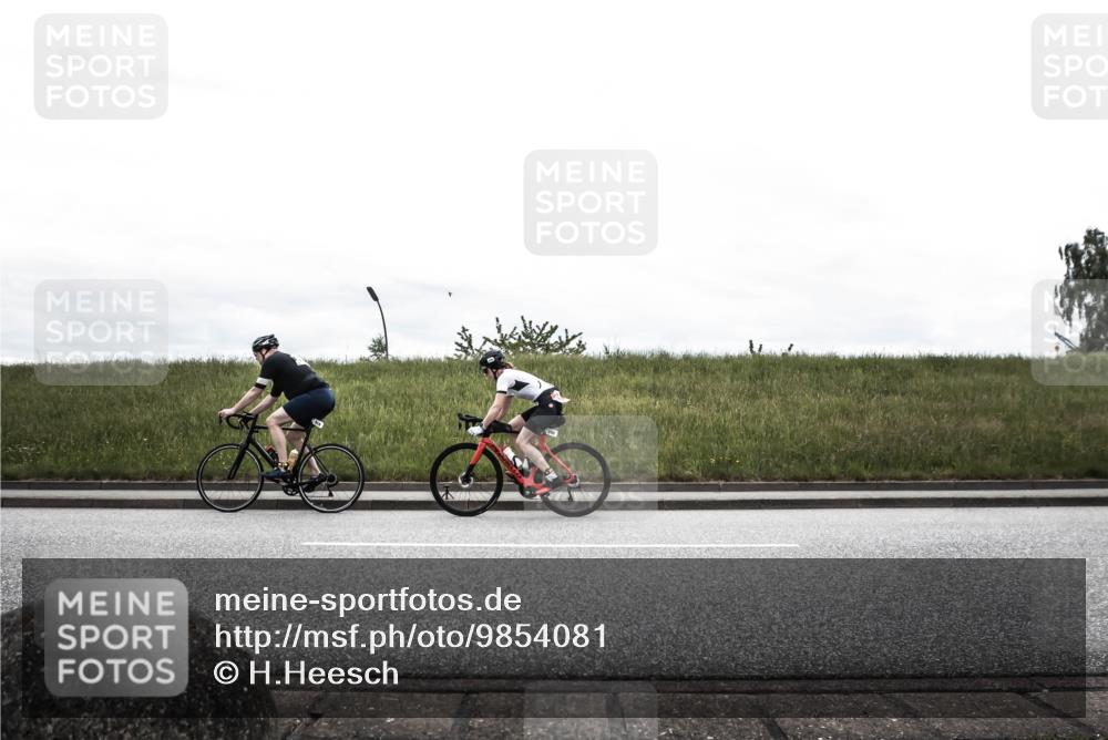 21.06.2026 - 29. Vierlanden-Triathlon H.Heesch http://msf.ph/oto/9854081 21.06.2026 12:06:12 Radfahren 248, 264, 706, 752, 829, 913, 919, 941, 954, 956, 957, 963, 965, 966, 972, 975 meine-sportfotos.de