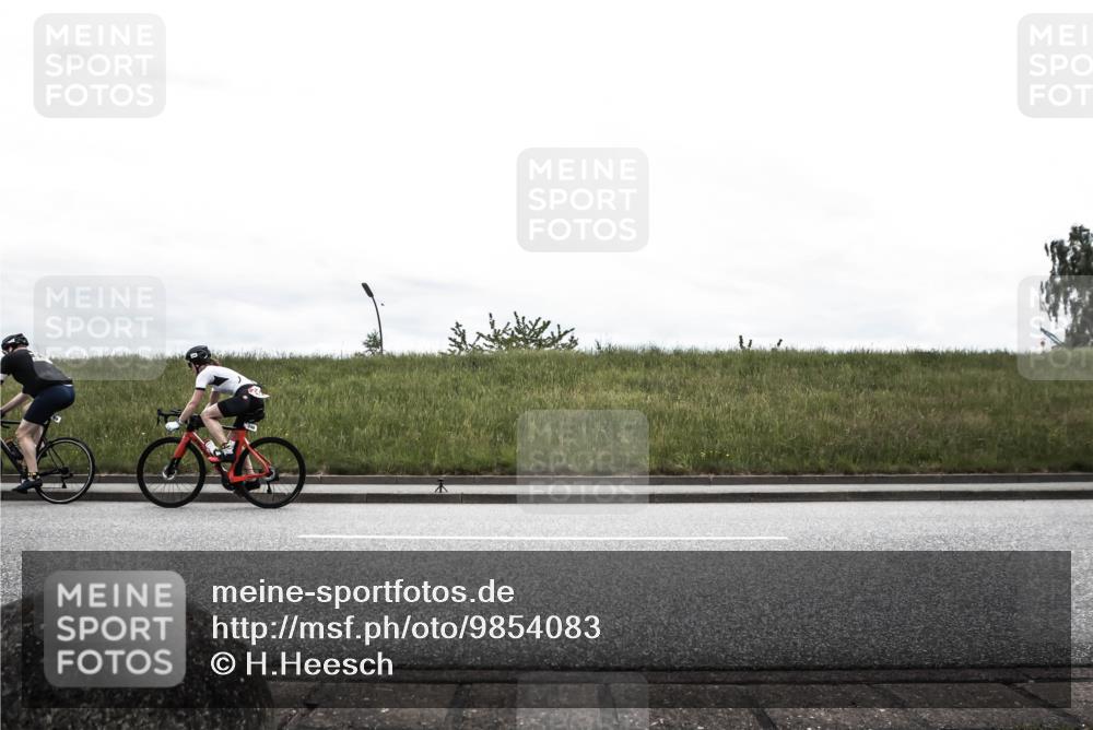 21.06.2026 - 29. Vierlanden-Triathlon H.Heesch http://msf.ph/oto/9854083 21.06.2026 12:06:12 Radfahren 248, 264, 706, 752, 829, 913, 919, 941, 954, 956, 957, 963, 965, 966, 972, 975 meine-sportfotos.de