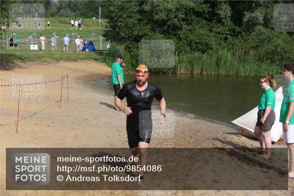 21.06.2026 - 29. Vierlanden-Triathlon Andreas Tolksdorf http://msf.ph/oto/9854086 21.06.2026 08:46:03 Schwimmen 84, 131 meine-sportfotos.de