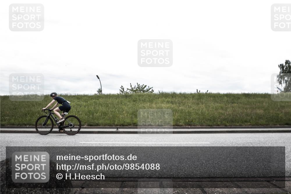 21.06.2026 - 29. Vierlanden-Triathlon H.Heesch http://msf.ph/oto/9854088 21.06.2026 12:06:18 Radfahren 752, 829, 837, 913, 958 meine-sportfotos.de