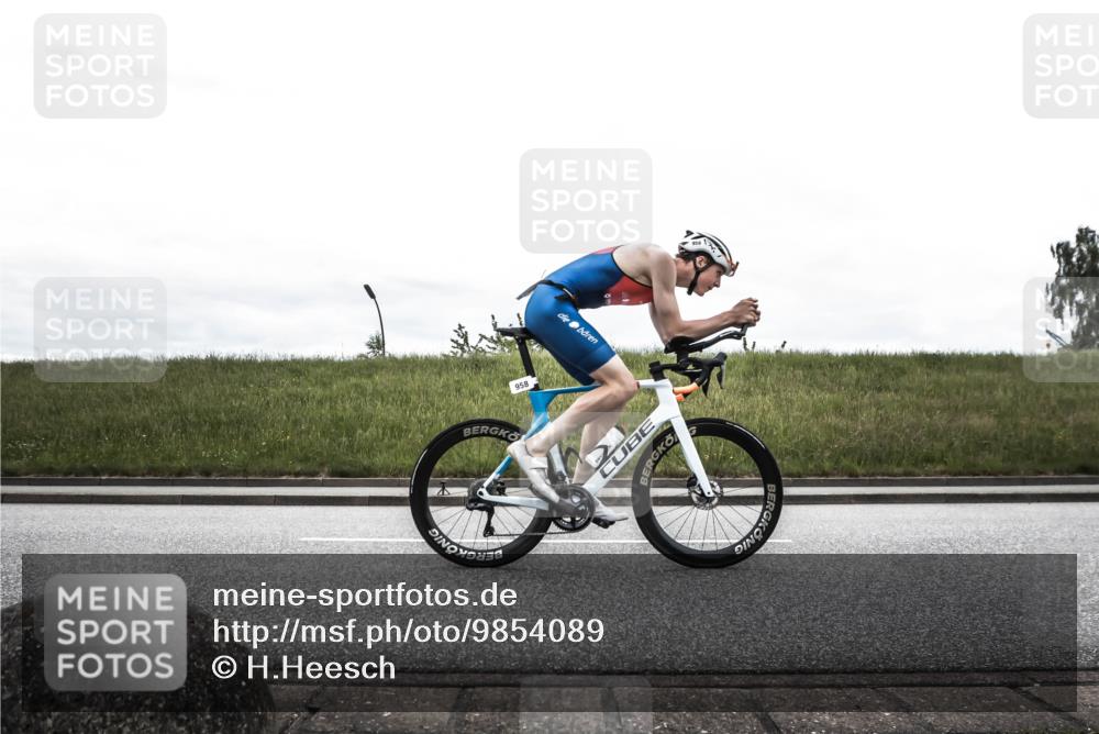 21.06.2026 - 29. Vierlanden-Triathlon H.Heesch http://msf.ph/oto/9854089 21.06.2026 12:06:23 Radfahren 754, 833, 837, 958, 971 meine-sportfotos.de