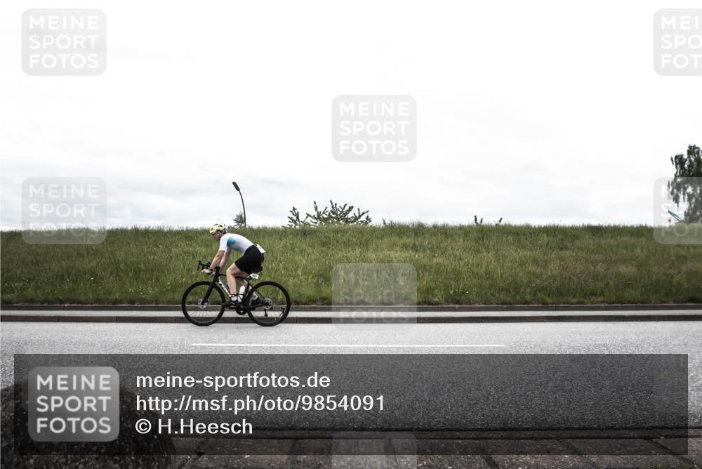 21.06.2026 - 29. Vierlanden-Triathlon H.Heesch http://msf.ph/oto/9854091 21.06.2026 12:06:27 Radfahren 754, 833, 837, 909, 920, 958, 970, 971 meine-sportfotos.de