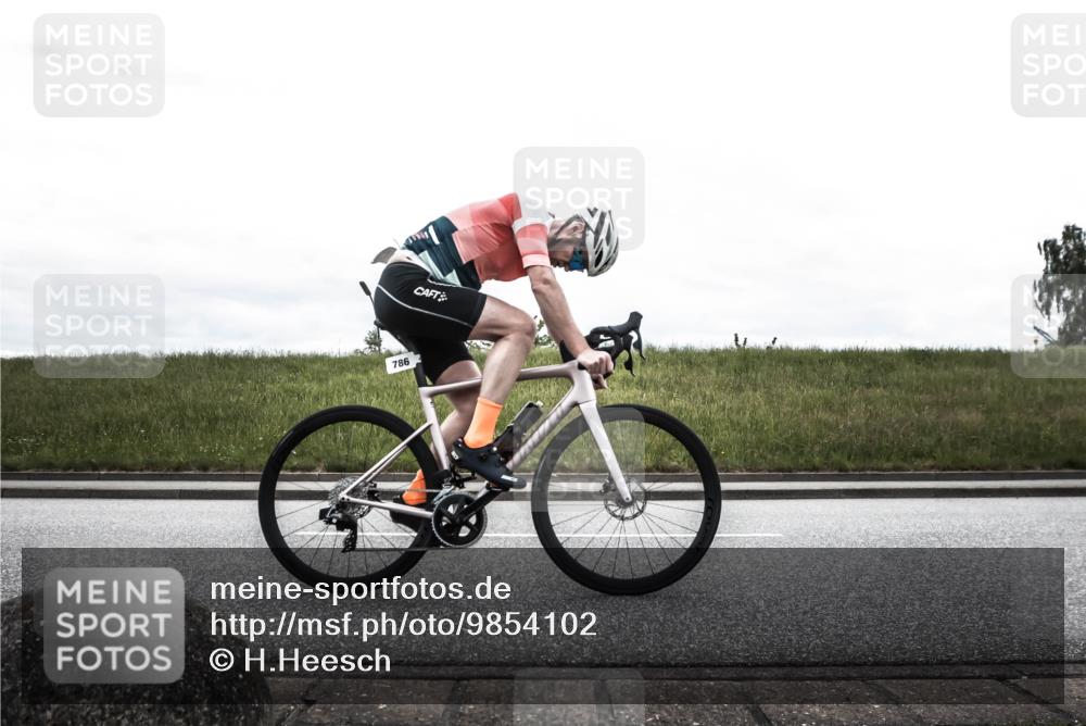 21.06.2026 - 29. Vierlanden-Triathlon H.Heesch http://msf.ph/oto/9854102 21.06.2026 12:06:44 Radfahren 281, 771, 786, 804, 834, 856, 861, 911, 914, 947, 951 meine-sportfotos.de