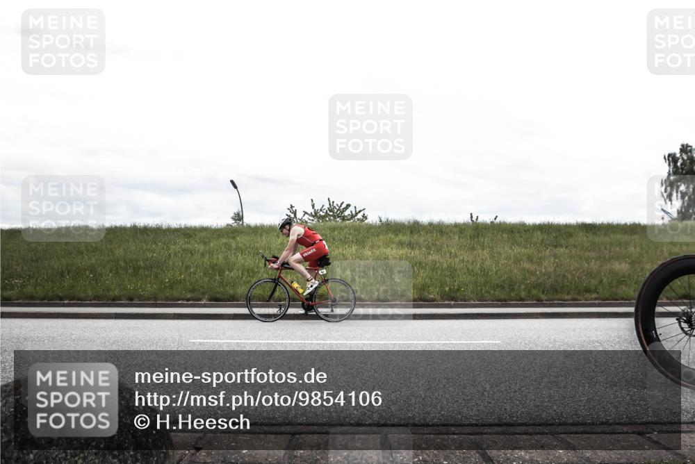 21.06.2026 - 29. Vierlanden-Triathlon H.Heesch http://msf.ph/oto/9854106 21.06.2026 12:06:50 Radfahren 281, 771, 786, 834, 856, 861, 889, 911, 914, 947, 951, 974 meine-sportfotos.de