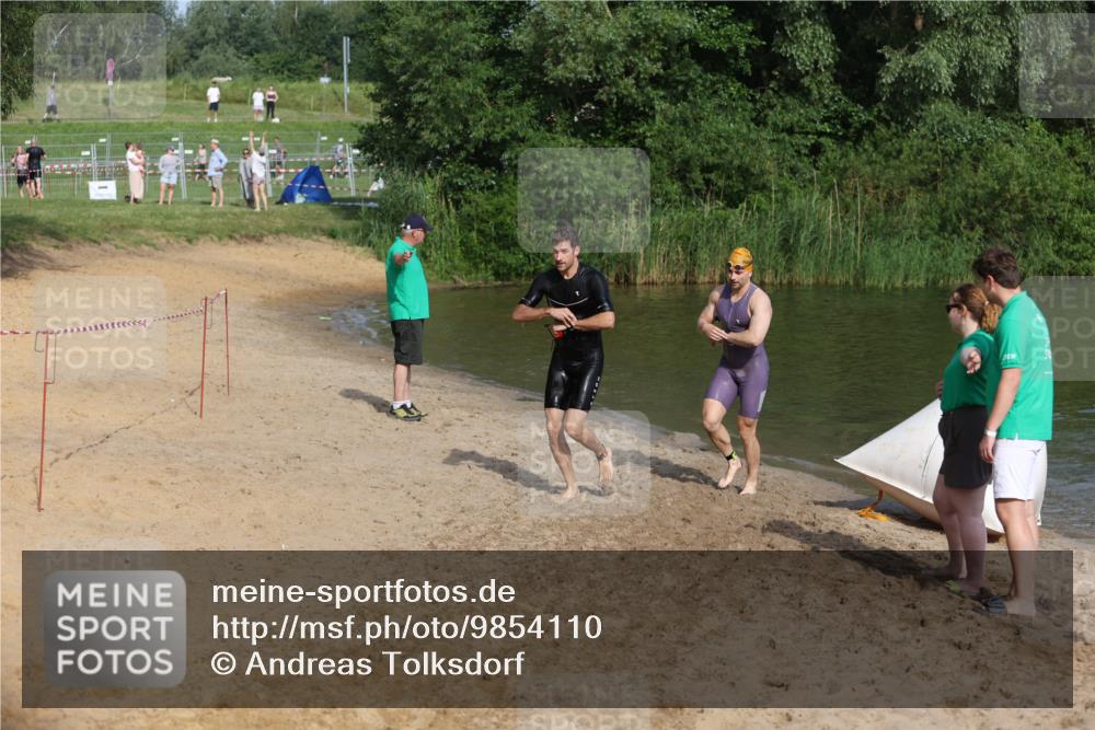 21.06.2026 - 29. Vierlanden-Triathlon Andreas Tolksdorf http://msf.ph/oto/9854110 21.06.2026 08:46:25 Schwimmen 35, 96 meine-sportfotos.de