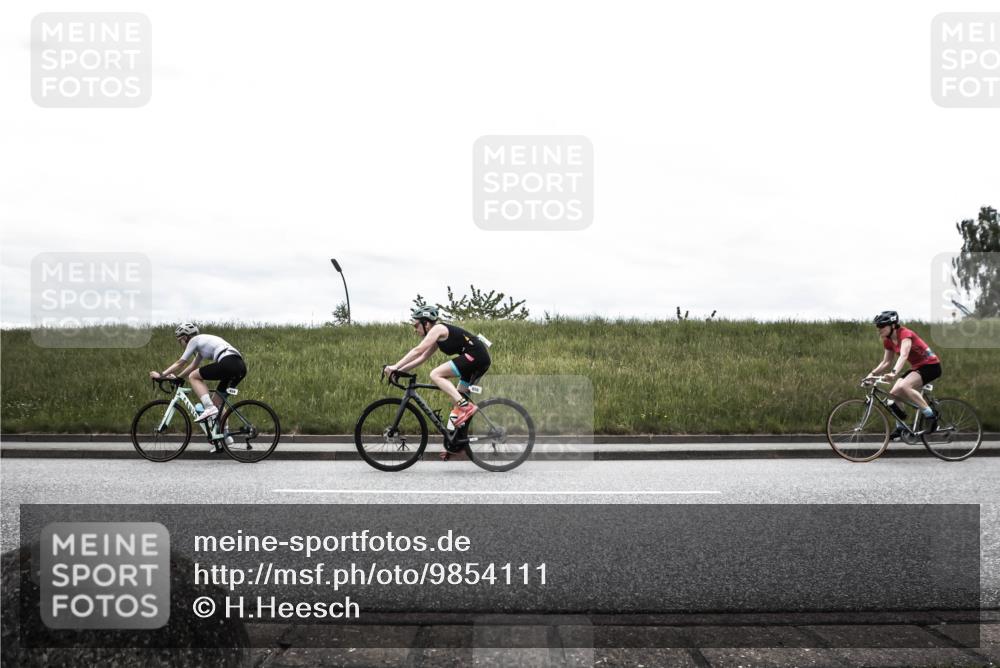 21.06.2026 - 29. Vierlanden-Triathlon H.Heesch http://msf.ph/oto/9854111 21.06.2026 12:06:53 Radfahren 281, 638, 739, 769, 771, 834, 847, 856, 861, 889, 910, 911, 914, 946, 974 meine-sportfotos.de