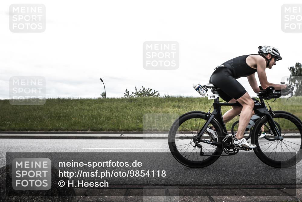 21.06.2026 - 29. Vierlanden-Triathlon H.Heesch http://msf.ph/oto/9854118 21.06.2026 12:06:58 Radfahren 638, 739, 769, 847, 889, 910, 946, 952, 953 meine-sportfotos.de