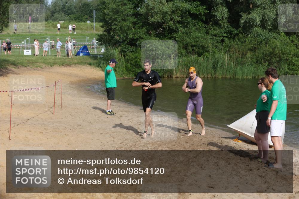 21.06.2026 - 29. Vierlanden-Triathlon Andreas Tolksdorf http://msf.ph/oto/9854120 21.06.2026 08:46:25 Schwimmen 35, 96 meine-sportfotos.de