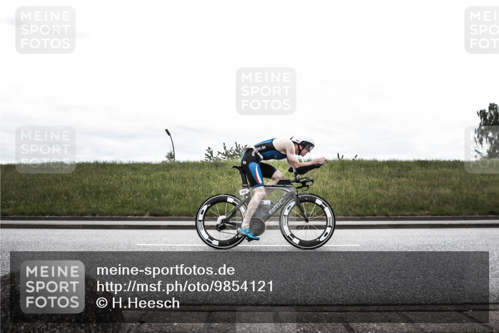 21.06.2026 - 29. Vierlanden-Triathlon H.Heesch http://msf.ph/oto/9854121 21.06.2026 12:07:00 Radfahren 638, 739, 768, 769, 847, 910, 946, 952, 953 meine-sportfotos.de