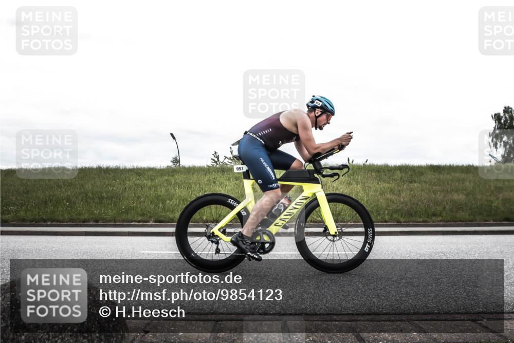 21.06.2026 - 29. Vierlanden-Triathlon H.Heesch http://msf.ph/oto/9854123 21.06.2026 12:07:00 Radfahren 638, 739, 768, 769, 847, 910, 946, 952, 953 meine-sportfotos.de