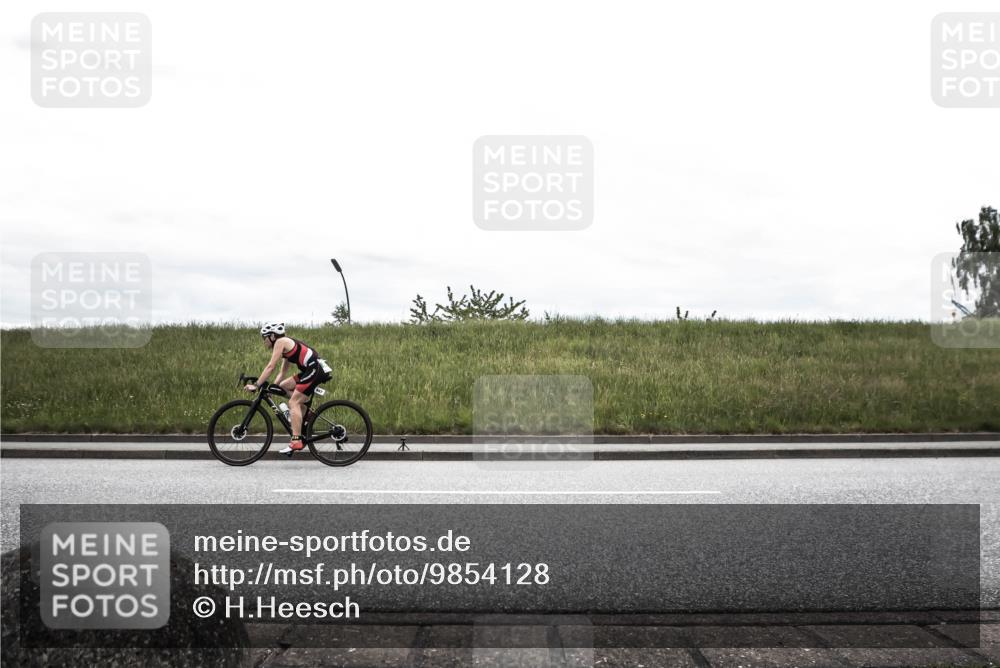 21.06.2026 - 29. Vierlanden-Triathlon H.Heesch http://msf.ph/oto/9854128 21.06.2026 12:07:03 Radfahren 638, 712, 739, 768, 769, 847, 910, 946, 952, 953 meine-sportfotos.de