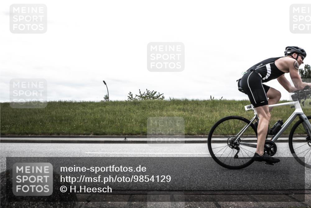 21.06.2026 - 29. Vierlanden-Triathlon H.Heesch http://msf.ph/oto/9854129 21.06.2026 12:07:05 Radfahren 638, 712, 768, 910, 946, 952, 953 meine-sportfotos.de