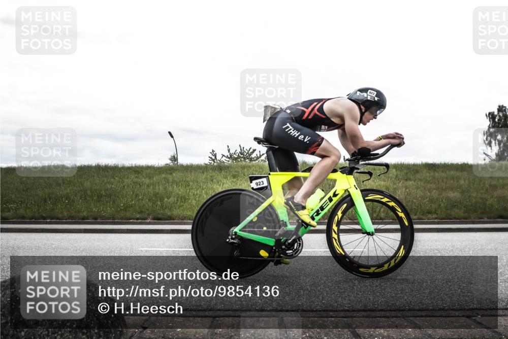 21.06.2026 - 29. Vierlanden-Triathlon H.Heesch http://msf.ph/oto/9854136 21.06.2026 12:07:20 Radfahren 634, 790, 923, 935, 943, 950, 962, 967 meine-sportfotos.de
