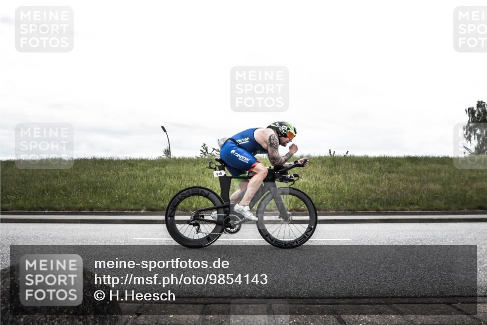 21.06.2026 - 29. Vierlanden-Triathlon H.Heesch http://msf.ph/oto/9854143 21.06.2026 12:07:26 Radfahren 790, 908, 912, 923, 924, 926, 933, 934, 935, 943, 962, 967 meine-sportfotos.de