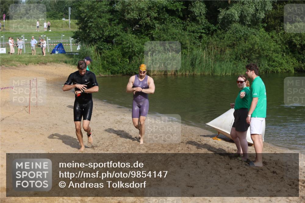 21.06.2026 - 29. Vierlanden-Triathlon Andreas Tolksdorf http://msf.ph/oto/9854147 21.06.2026 08:46:26 Schwimmen 35, 96 meine-sportfotos.de
