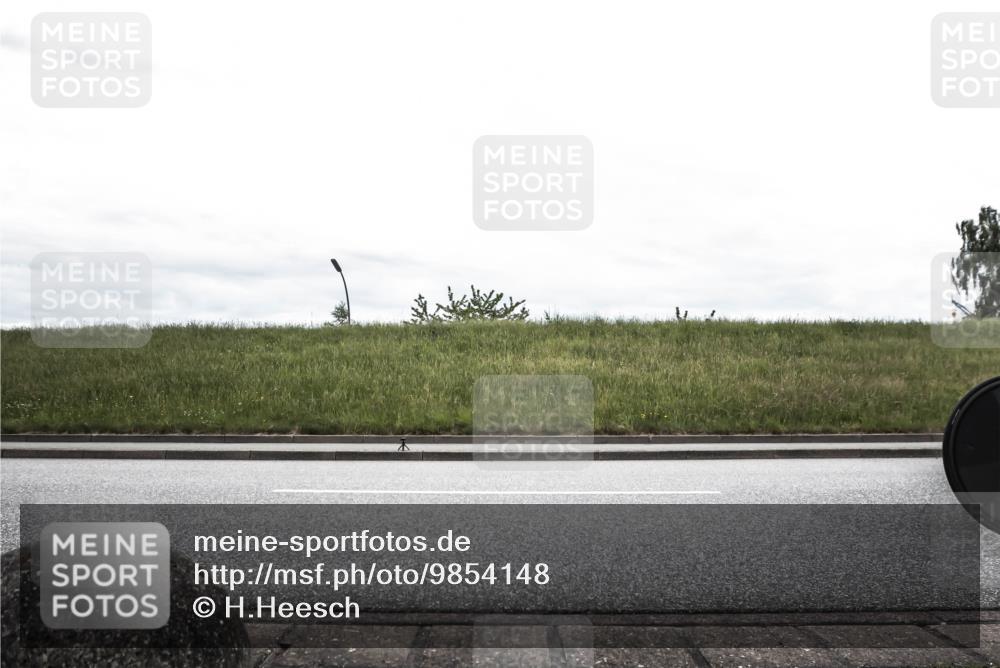 21.06.2026 - 29. Vierlanden-Triathlon H.Heesch http://msf.ph/oto/9854148 21.06.2026 12:07:30 Radfahren 670, 757, 790, 908, 912, 921, 924, 925, 926, 933, 934, 935, 938, 962, 967, 969 meine-sportfotos.de